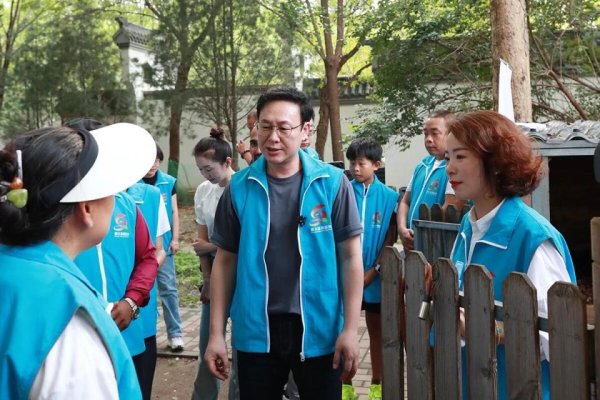 融金汇银 落叶别扔，跟着张颂文一起堆肥去！